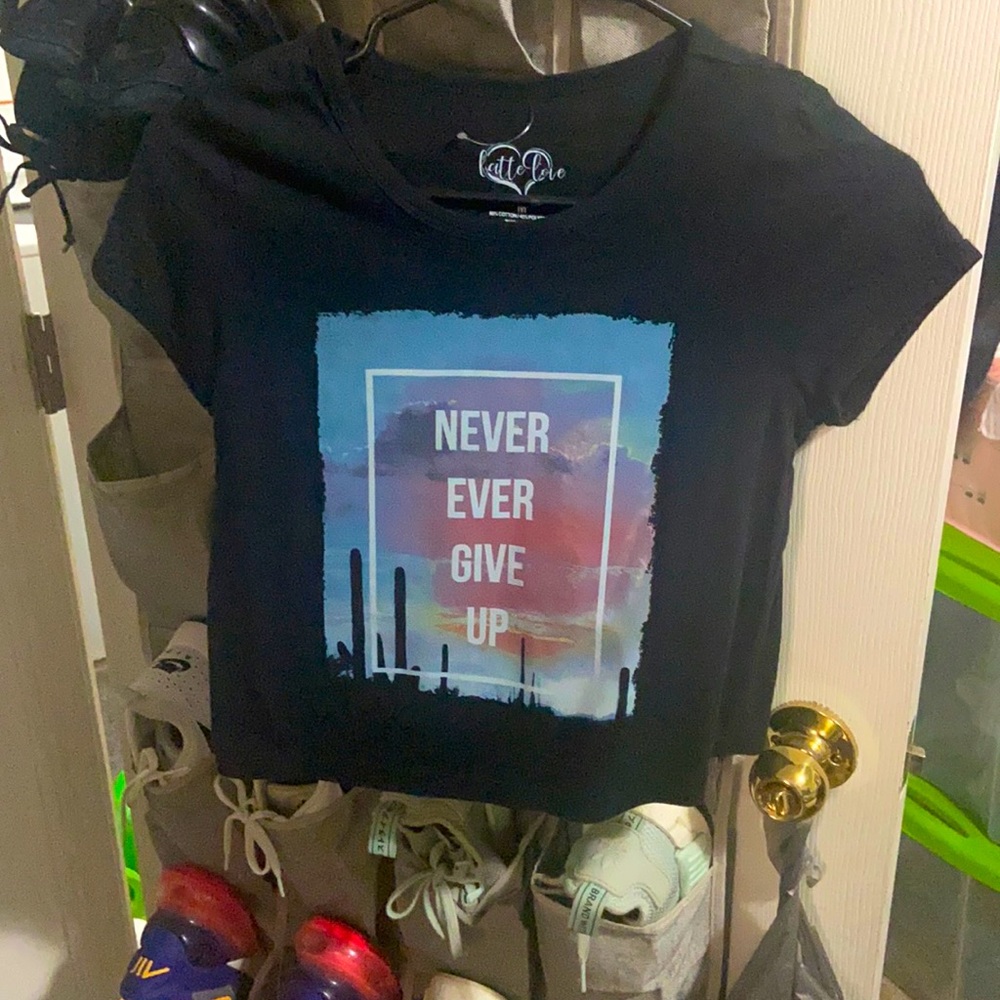 Black “Never Give Up” Crop Tee